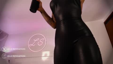 Lauren Saenz online show from January 28, 2025, 8:15 pm