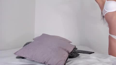 laurensmith9 online show from January 29, 2025, 12:13 pm