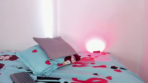 laurensmith9 online show from February 19, 2025, 6:32 pm