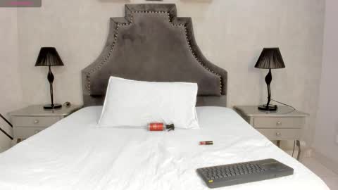 Lauren  online show from November 4, 2025, 1:43 pm