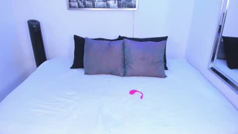 Lauren  online show from February 9, 2026, 10:25 pm