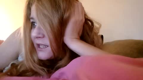 Snapshot of lauriehotxxx chatting on October 12, 2025, 5:23 pm lauriehotxxx online show from October 12, 2025, 5:23 pm