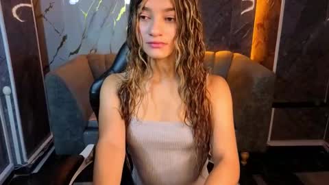 Laurita  online show from November 4, 2025, 8:19 pm