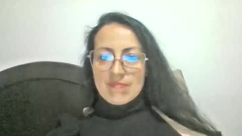 Laury  online show from March 19, 2026, 4:49 am