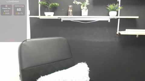 Snapshot of lauryn_jones chatting on June 6, 2026, 5:17 pm Laury online show from June 6, 2026, 5:17 pm