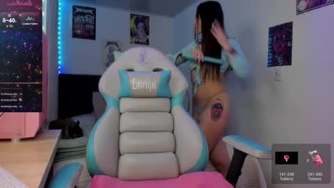 Snapshot of lauryn_muller_ chatting on January 19, 2025, 7:36 am Lau online show from January 19, 2025, 7:36 am