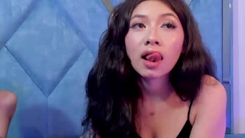 Laury and Narem online show from November 20, 2025, 7:41 am