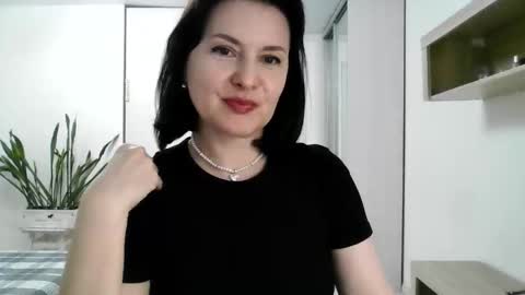 Snapshot of lavender_victoria chatting on September 19, 2025, 5:35 pm Diana online show from September 19, 2025, 5:35 pm