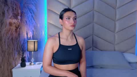 laya online show from September 22, 2025, 3:52 am