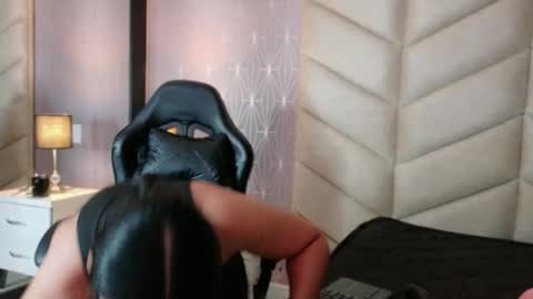 laya online show from January 13, 2026, 3:23 am