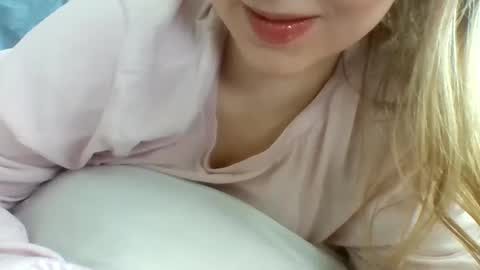 Snapshot of layannalea chatting on February 27, 2025, 10:42 pm layannalea online show from February 27, 2025, 10:42 pm