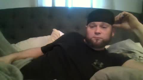 layinlow42 online show from December 19, 2024, 7:07 pm