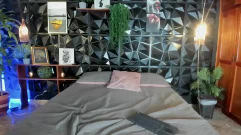 Layla online show from September 23, 2025, 2:25 am