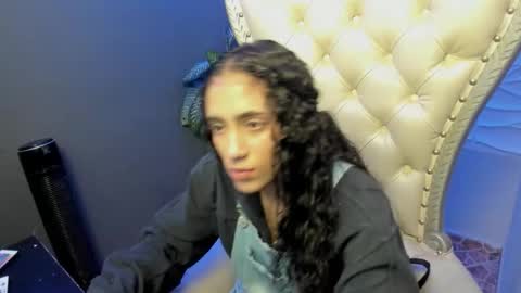 Layla online show from October 2, 2025, 1:23 am