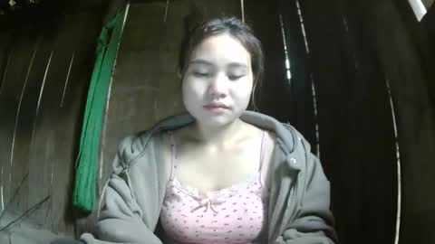 layla_999 online show from May 2, 2026, 5:01 am