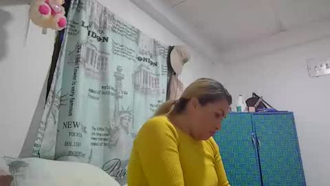 layla_astrum online show from November 12, 2025, 3:07 am