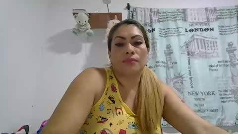 layla_astrum online show from November 16, 2025, 10:04 pm