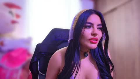 Layla online show from April 23, 2026, 4:09 pm