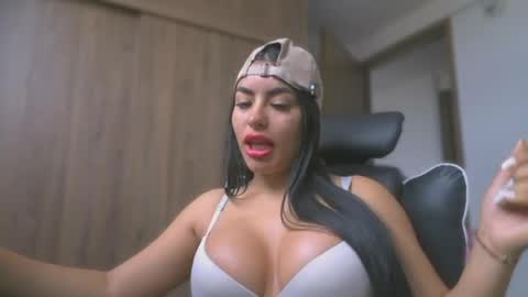 Snapshot of layla_nicols chatting on May 27, 2026, 1:30 pm Layla online show from May 27, 2026, 1:30 pm