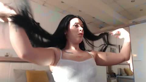 laylacruz online show from January 30, 2025, 6:35 am