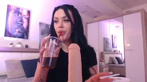 laylacruz online show from March 8, 2025, 8:14 pm