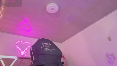 laylafoxy_tay online show from November 26, 2025, 3:07 am