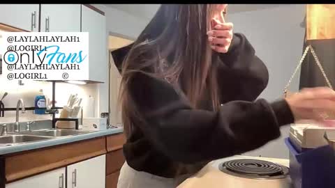 laylahlaylah1 online show from December 21, 2025, 11:50 am