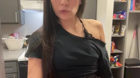 Layla online show from January 11, 2026, 5:45 am