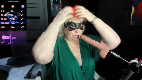 laylalaylamilf online show from January 15, 2026, 7:24 am