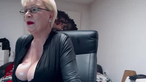 Layla online show from January 25, 2025, 12:59 am