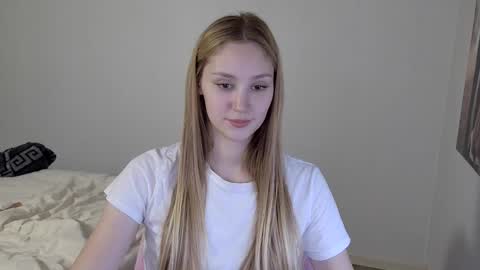 Laylla001 online show from December 6, 2024, 11:00 am