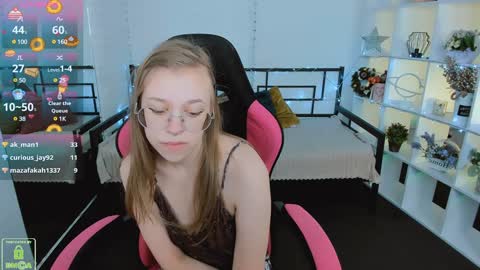 layriantavee online show from December 30, 2024, 1:14 pm