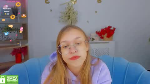 layriantavee online show from October 2, 2025, 6:20 am