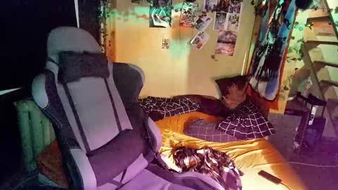 Tora online show from October 21, 2025, 9:59 pm