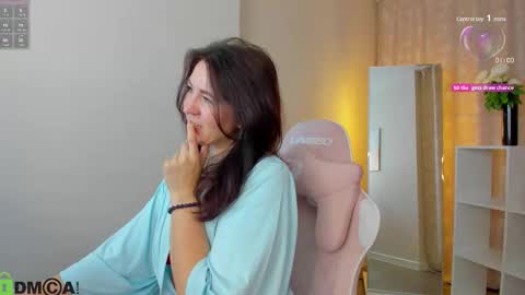 Lea online show from November 4, 2025, 1:05 am