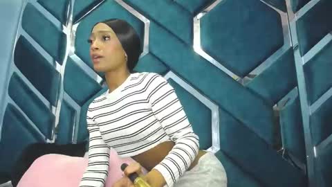 Snapshot of lea_sweetly chatting on October 17, 2025, 1:25 pm lea sewwtly online show from October 17, 2025, 1:25 pm