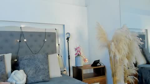 lea_walkerr online show from April 8, 2026, 7:58 pm