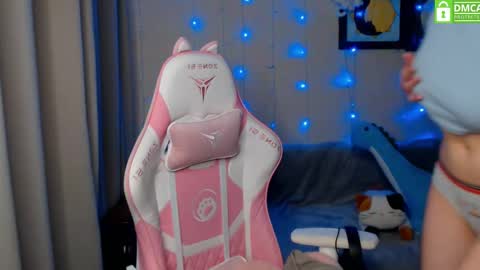 Snapshot of leah__gotty chatting on December 17, 2024, 2:33 pm Leah  Gotty online show from December 17, 2024, 2:33 pm