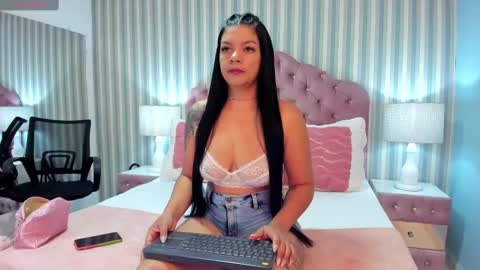 Snapshot of leahfontana chatting on January 28, 2025, 12:32 pm Leah Fontana online show from January 28, 2025, 12:32 pm