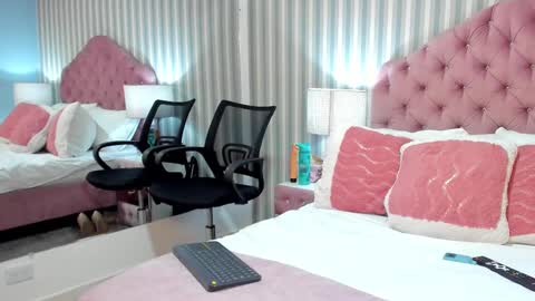 Snapshot of leahfontana chatting on January 31, 2025, 5:10 pm Leah Fontana online show from January 31, 2025, 5:10 pm