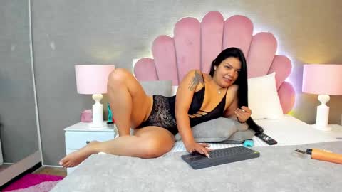 Snapshot of leahfontana chatting on February 7, 2025, 3:41 pm Leah Fontana online show from February 7, 2025, 3:41 pm