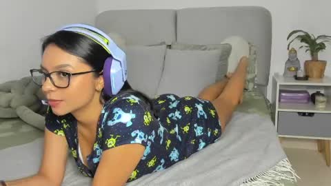 Snapshot of leahmarsh chatting on April 17, 2026, 4:59 am online show from April 17, 2026, 4:59 am