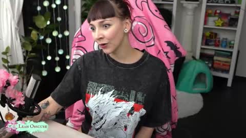 Leah online show from November 21, 2025, 8:29 pm