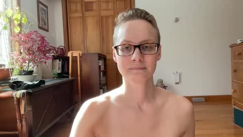 Snapshot of leahwilde chatting on February 8, 2025, 6:22 pm Lee online show from February 8, 2025, 6:22 pm