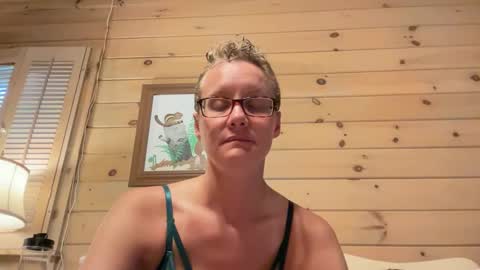 Snapshot of leahwilde chatting on October 4, 2025, 9:02 pm Lee online show from October 4, 2025, 9:02 pm