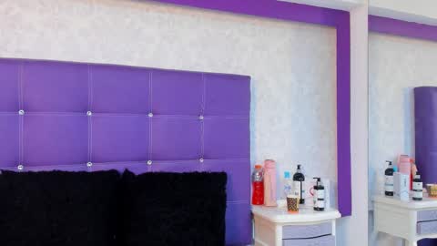 leamoreau__ online show from October 8, 2025, 12:25 pm