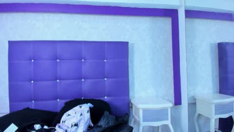 leamoreau__ online show from October 11, 2025, 12:04 pm