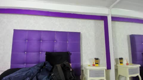 leamoreau__ online show from October 15, 2025, 12:05 pm