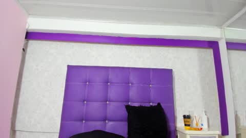 leamoreau__ online show from October 21, 2025, 11:00 am