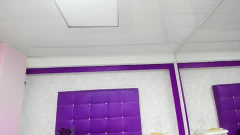 leamoreau__ online show from November 23, 2025, 12:38 pm